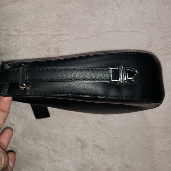 NEW- Small Faux Leather Cluth/ Purse - Picture 2 of 8